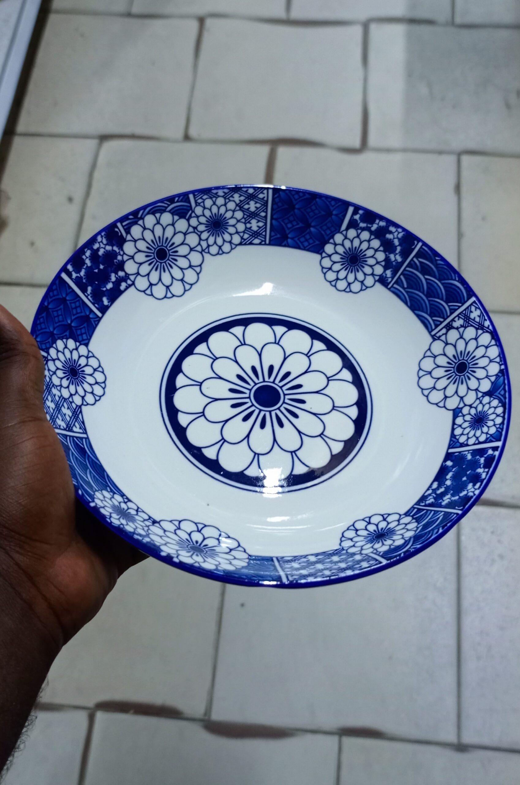 Lot de 6 assiettes creuses en porcelaine – Image 1